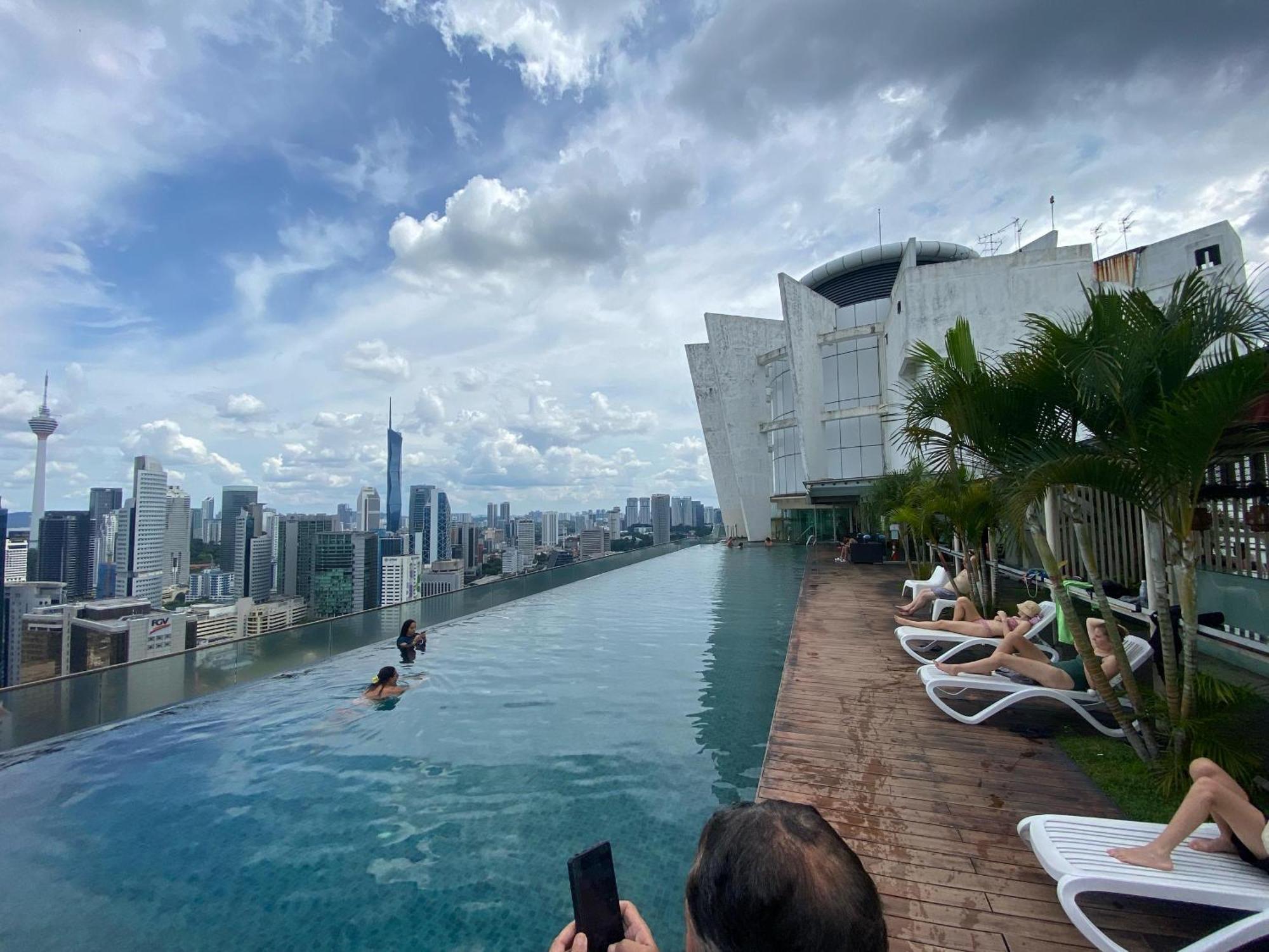 Skypool Kl Free Infinity Pool Over קואלה לומפור מראה חיצוני תמונה